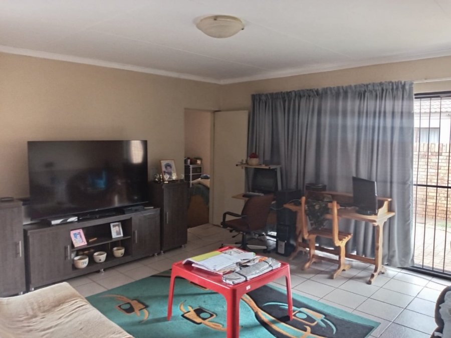 2 Bedroom Property for Sale in Langenhovenpark Free State